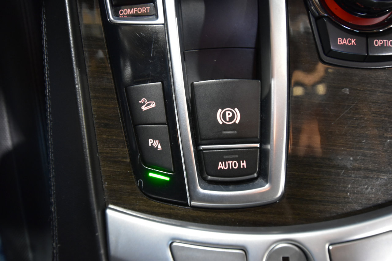 Used 2013 BMW 750i xDrive image 35