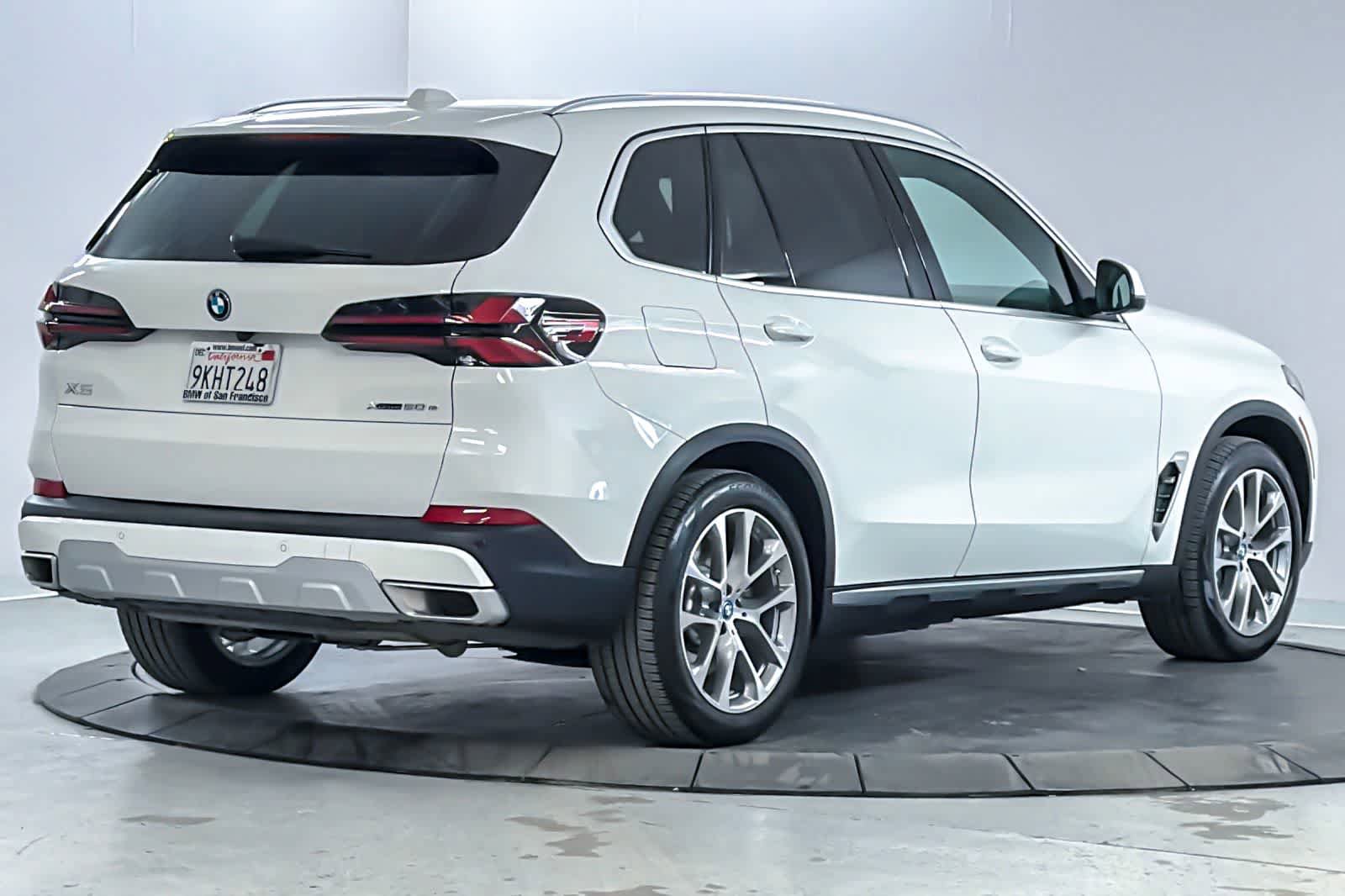 Used 2024 BMW X5 xDrive50e AWD/4WD image 2