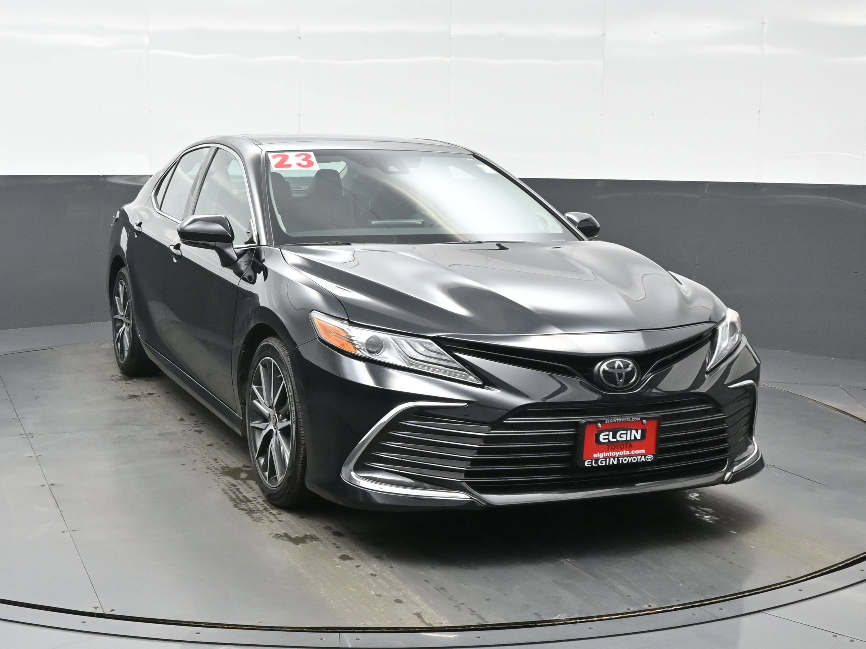Used 2024 Toyota Camry XLE FWD image 3