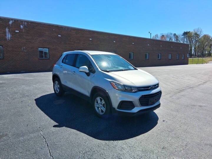Used 2020 Chevrolet Trax LS w/ Tint and Cruise Package AWD/4WD image 3