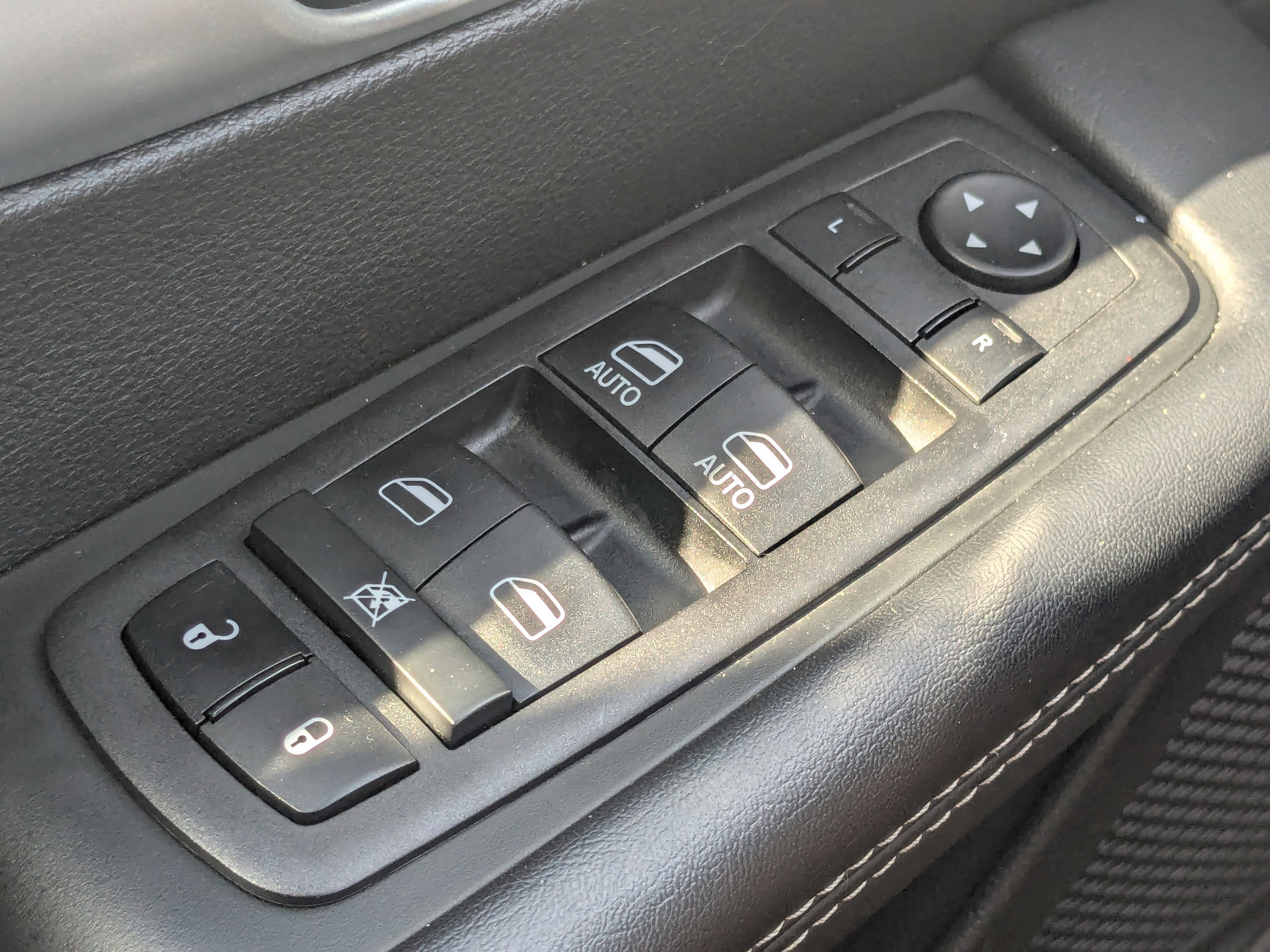 Used 2024 Chrysler Pacifica Touring FWD image 29