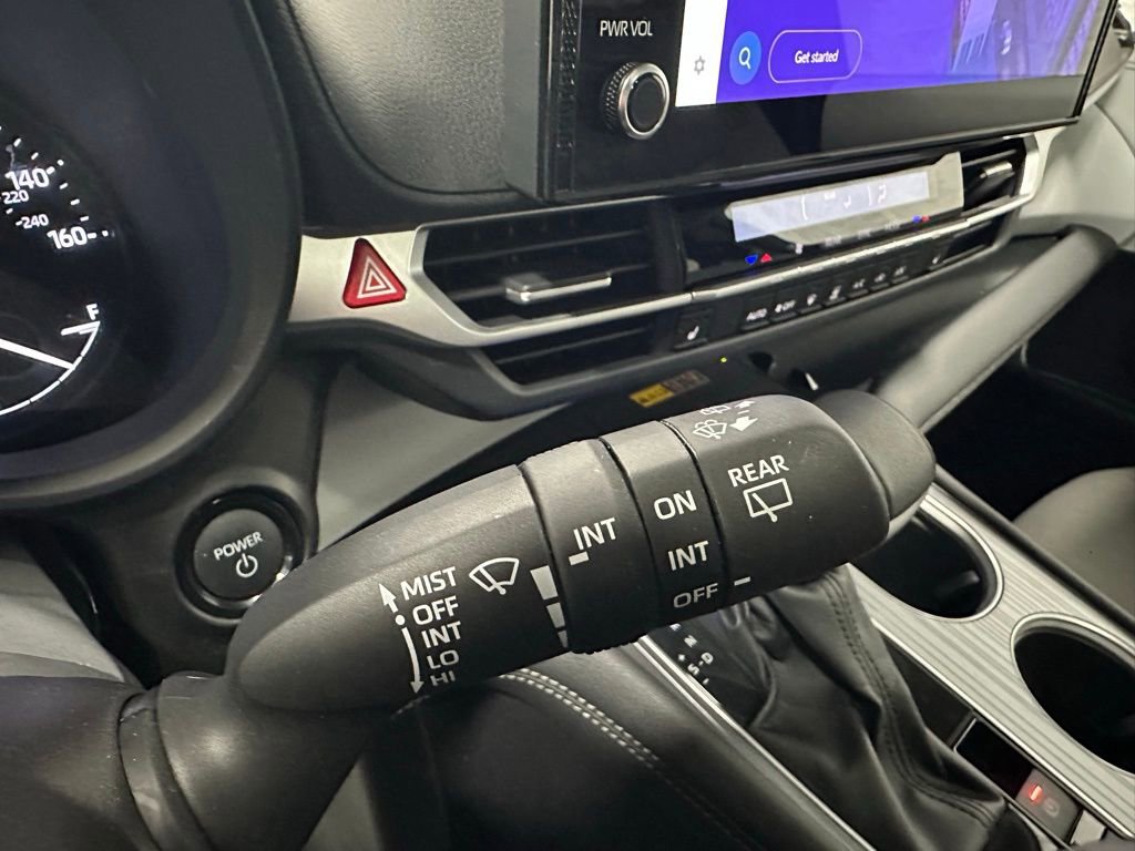 Used 2025 Toyota Sienna XLE image 22