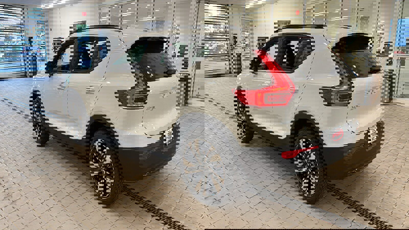 Used 2026 Volvo XC40 B5 Ultra w/ Protection Package Premier image 7