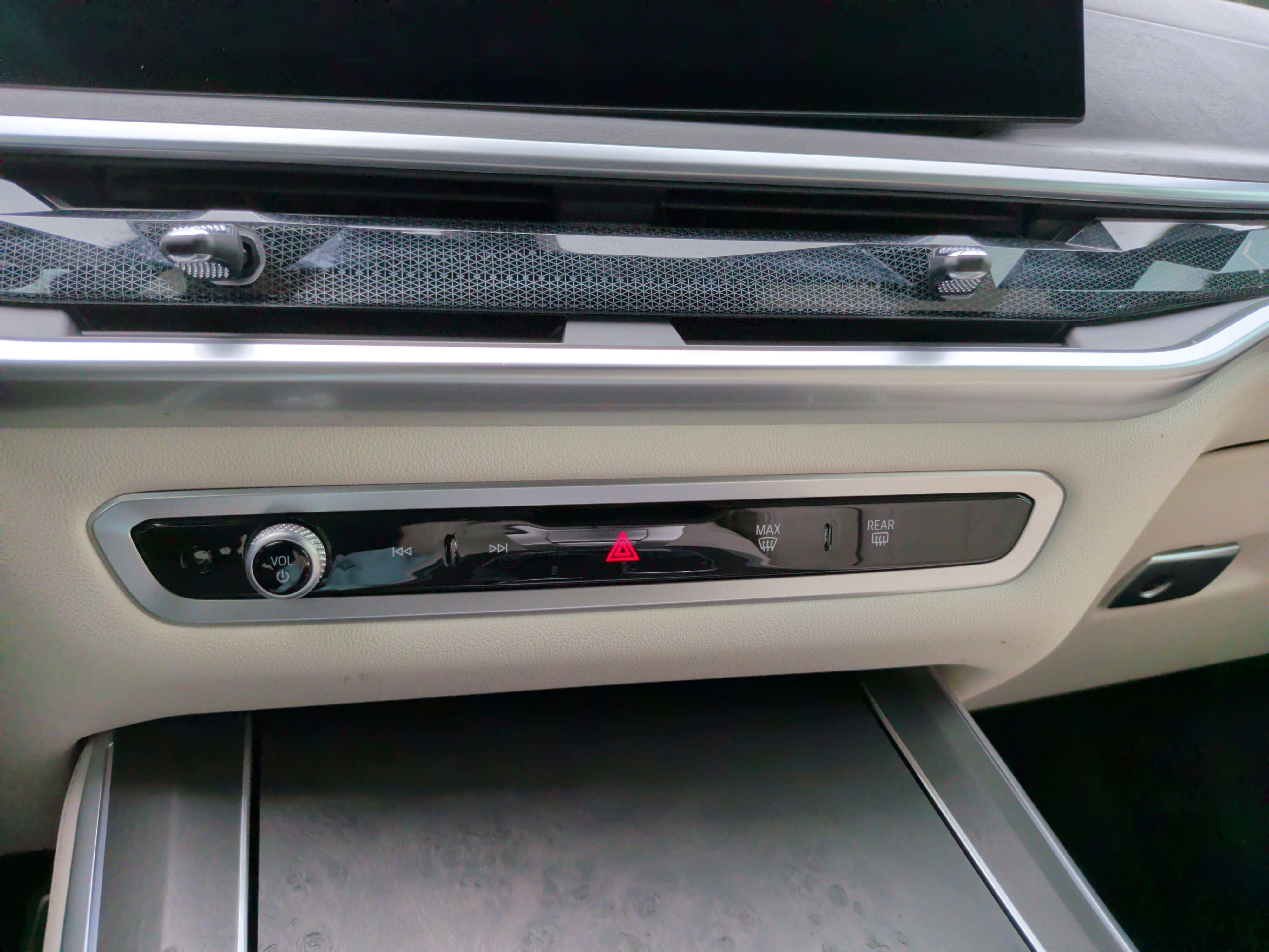 Certified 2024 BMW X5 xDrive40i w/ M Sport Package AWD/4WD image 19