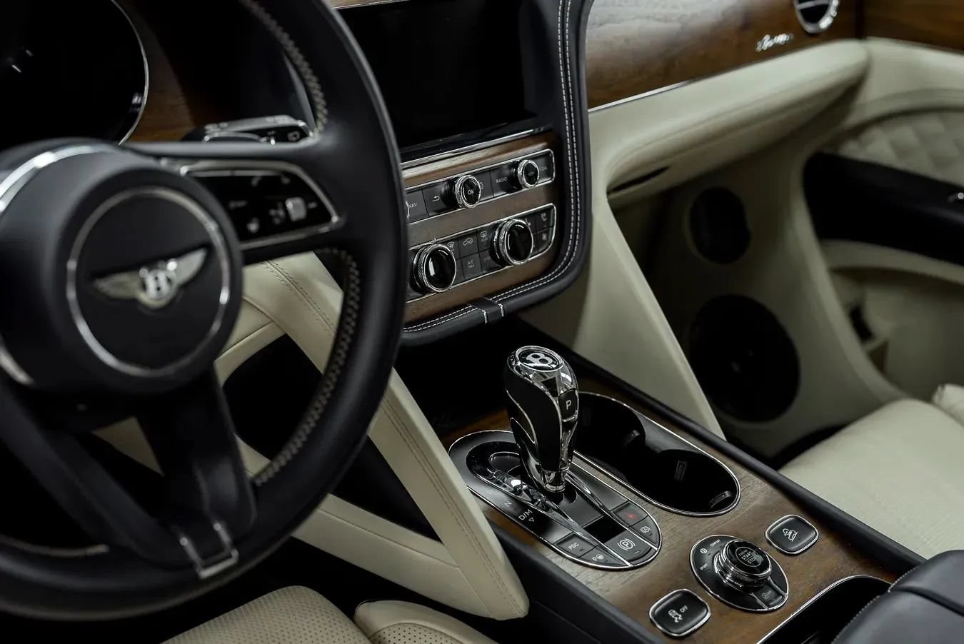 Used 2023 Bentley Bentayga AWD/4WD image 23
