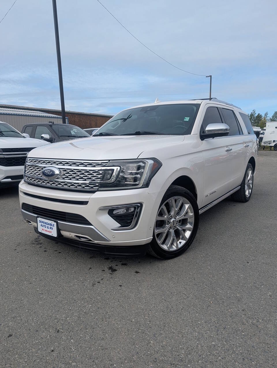 Used 2018 Ford Expedition Platinum AWD/4WD image 2