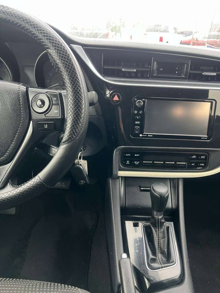 Used 2018 Toyota Corolla iM image 27