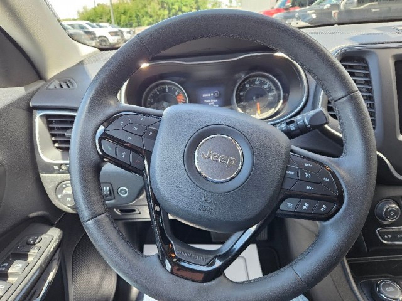 Used 2023 Jeep Cherokee Altitude Lux image 21