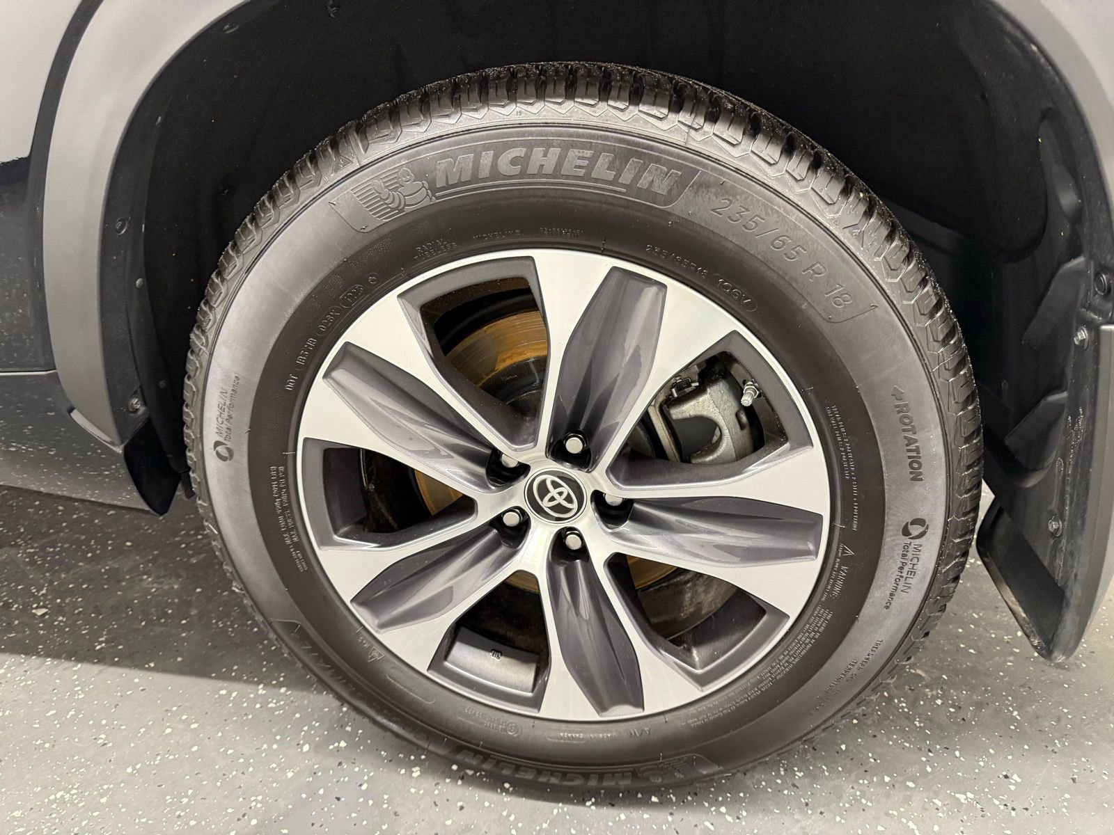 Used 2023 Toyota Highlander XLE image 19