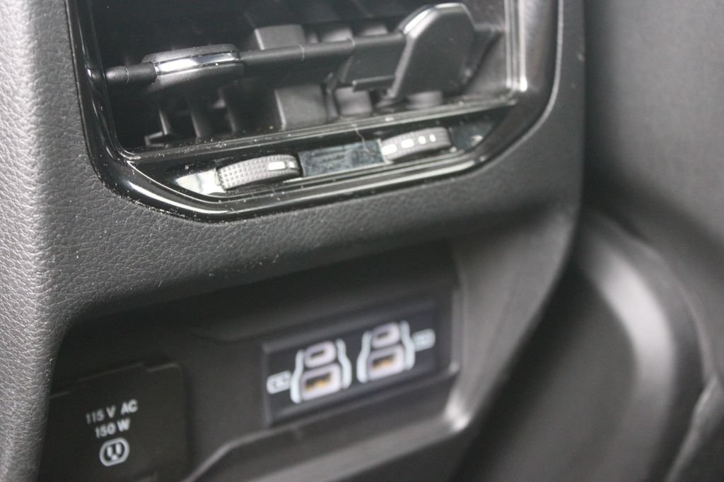 Used 2024 Jeep Grand Cherokee Altitude AWD/4WD image 27