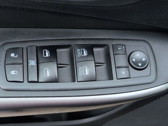 Certified 2019 Jeep Cherokee Latitude Plus w/ Cold Weather Group image 15