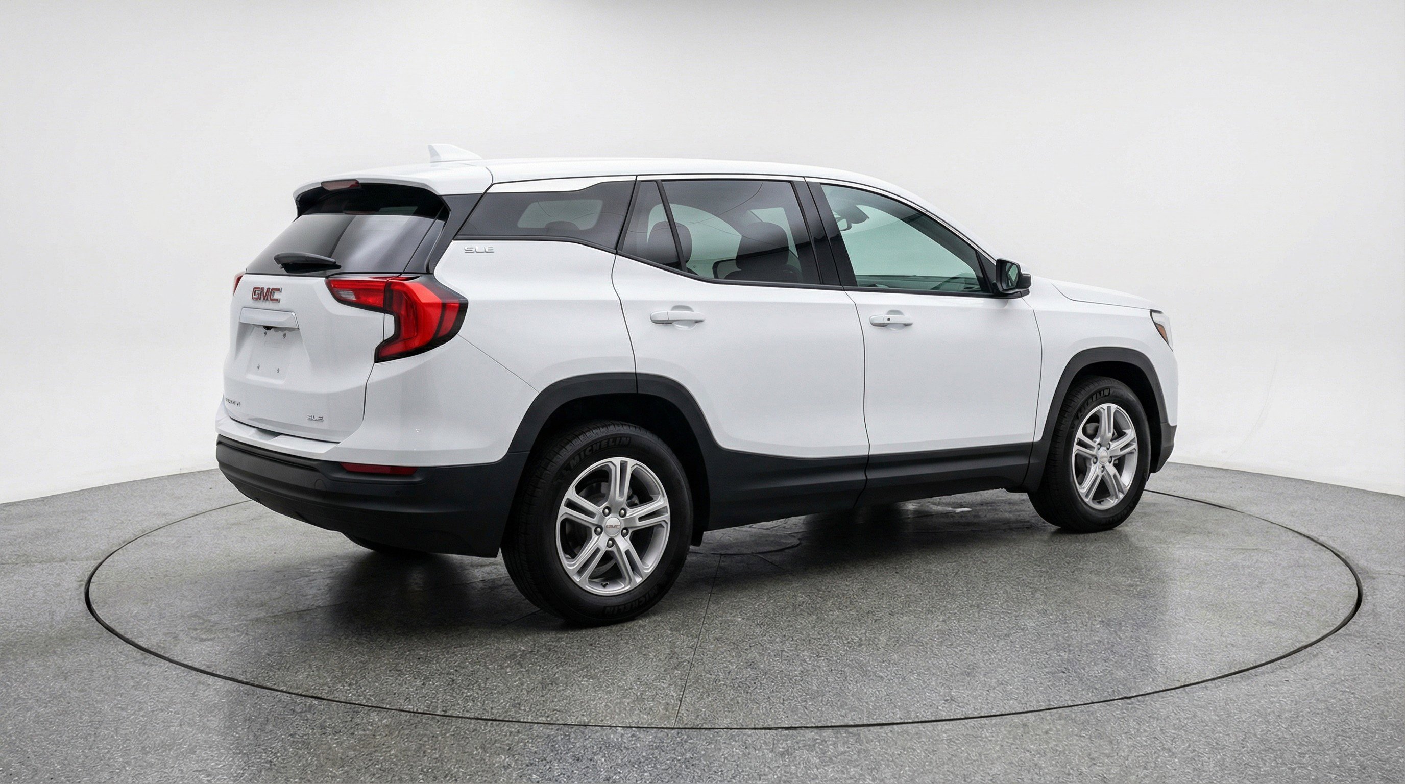 Used 2024 GMC Terrain SLE image 9