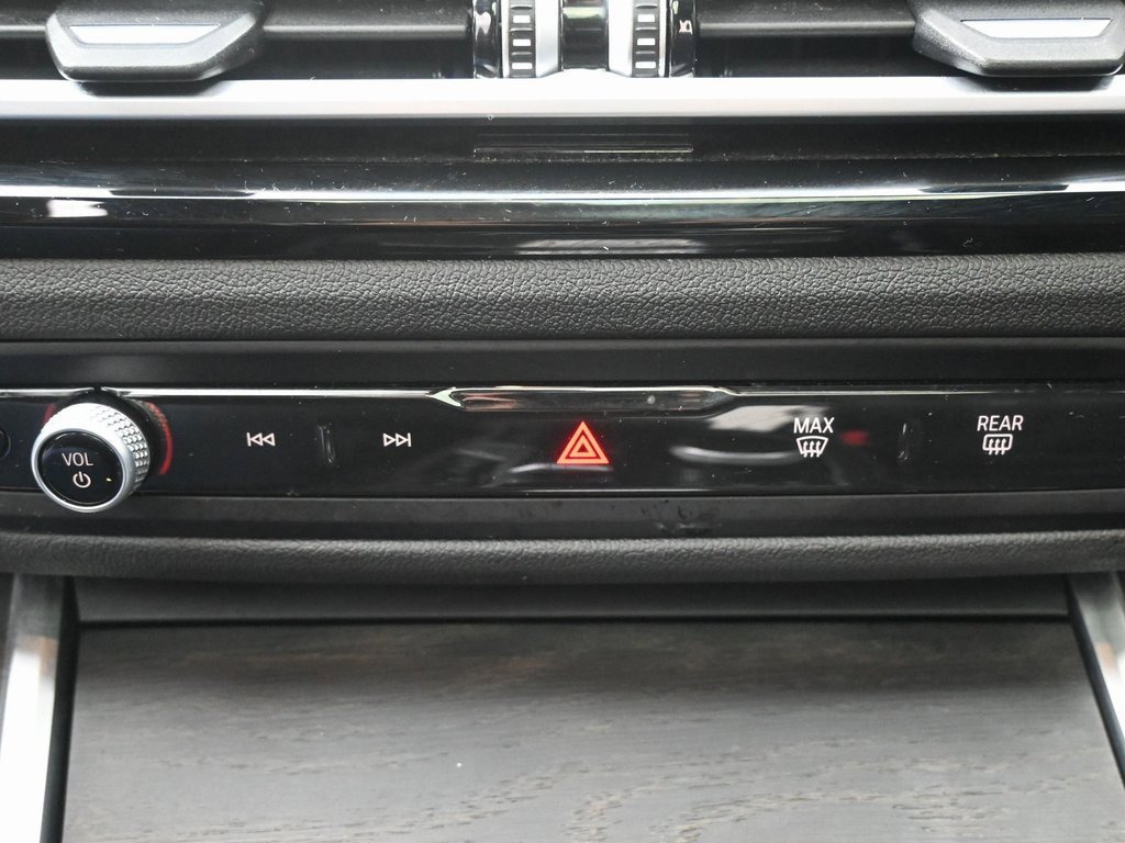 Used 2024 BMW 330i xDrive Sedan w/ Premium Package image 15