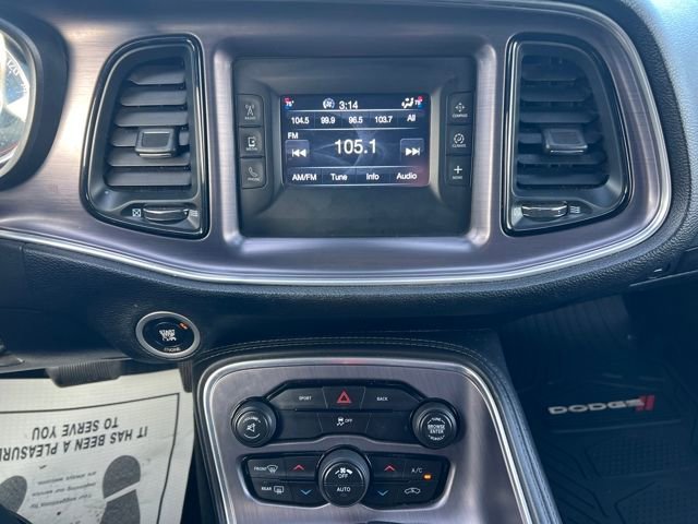 Used 2015 Dodge Challenger SXT image 19