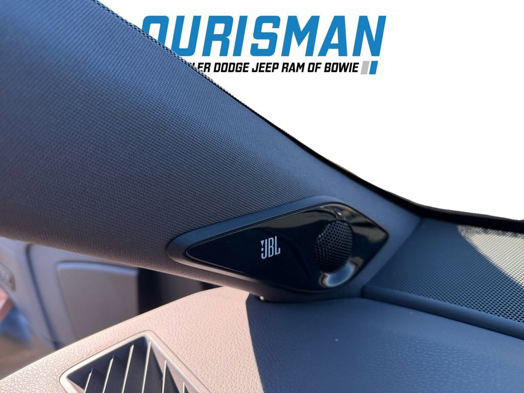 Used 2020 Toyota Avalon Limited image 24