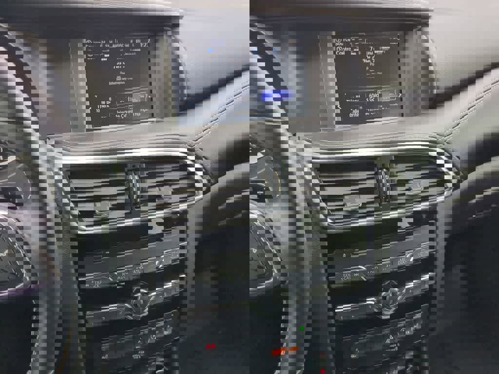 Used 2018 INFINITI QX30 ESSENTIAL image 25