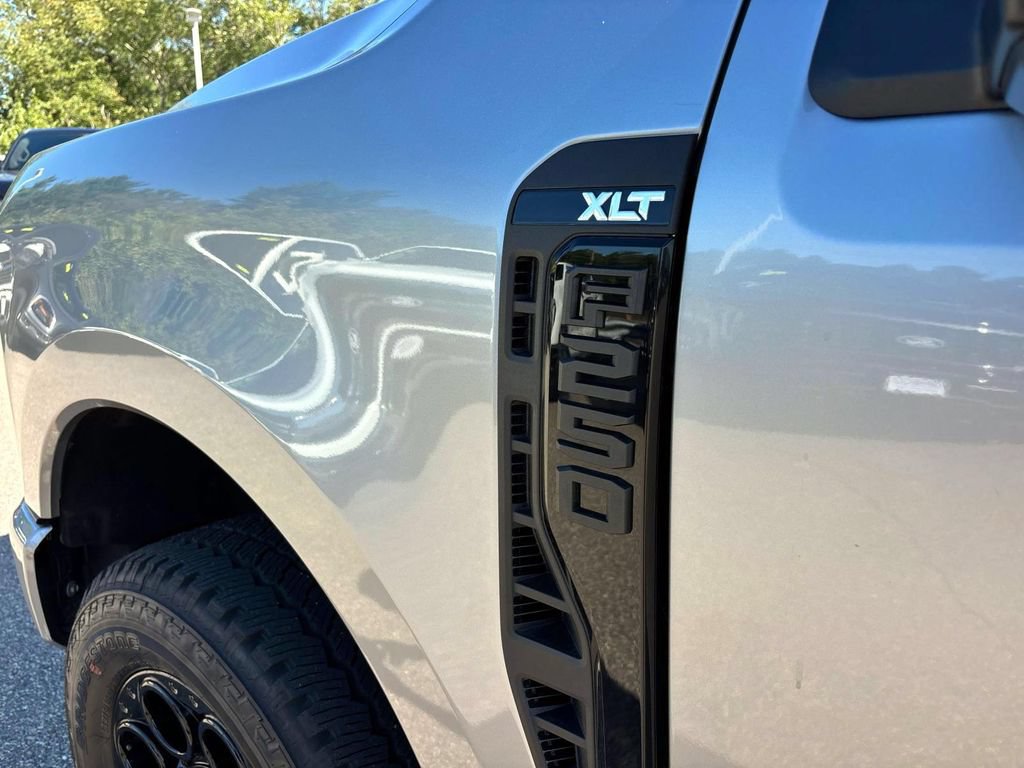 Used 2024 Ford F250 XLT w/ Black Appearance Package AWD/4WD image 11