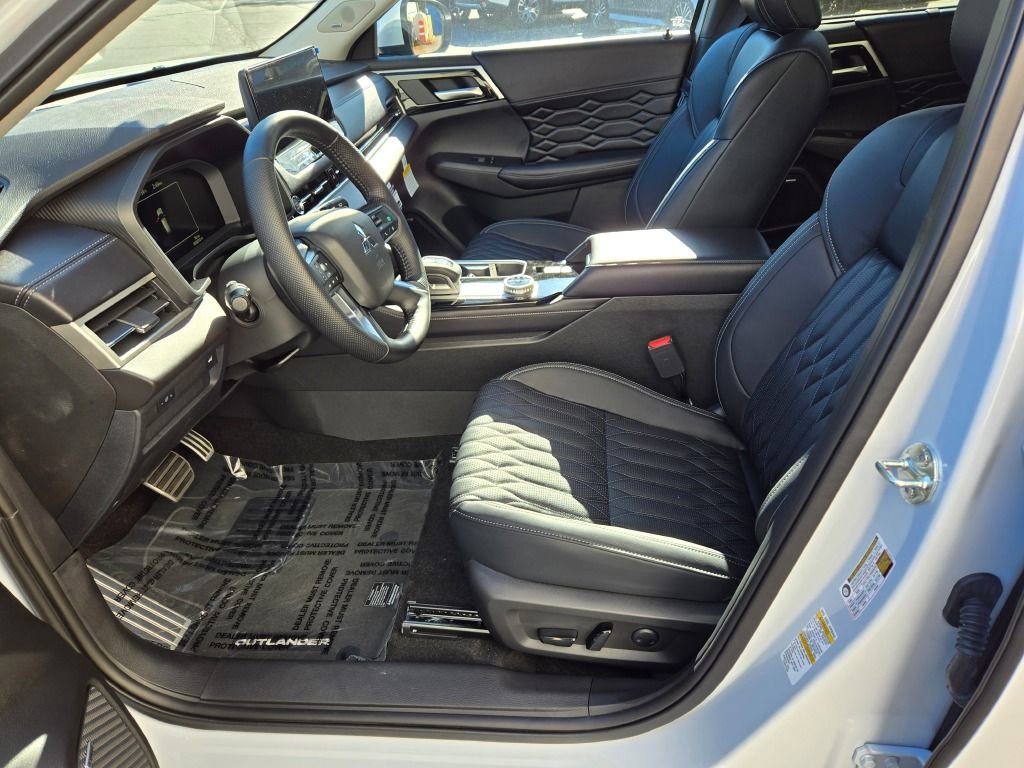 New 2025 Mitsubishi Outlander SEL image 17