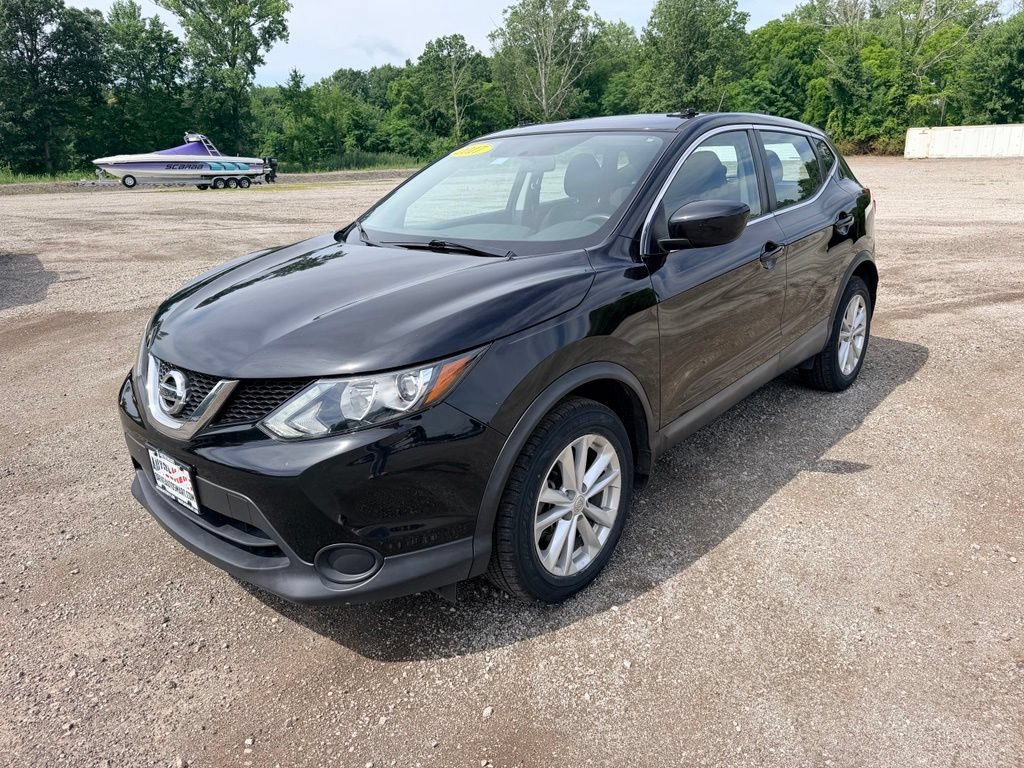 Used 2017 Nissan Rogue Sport S w/ S Appearance Package FWD image 3
