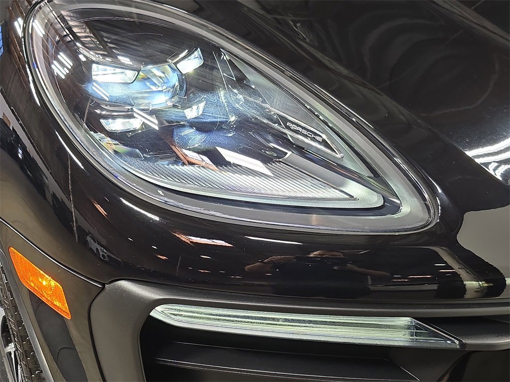 Used 2023 Porsche Macan image 12