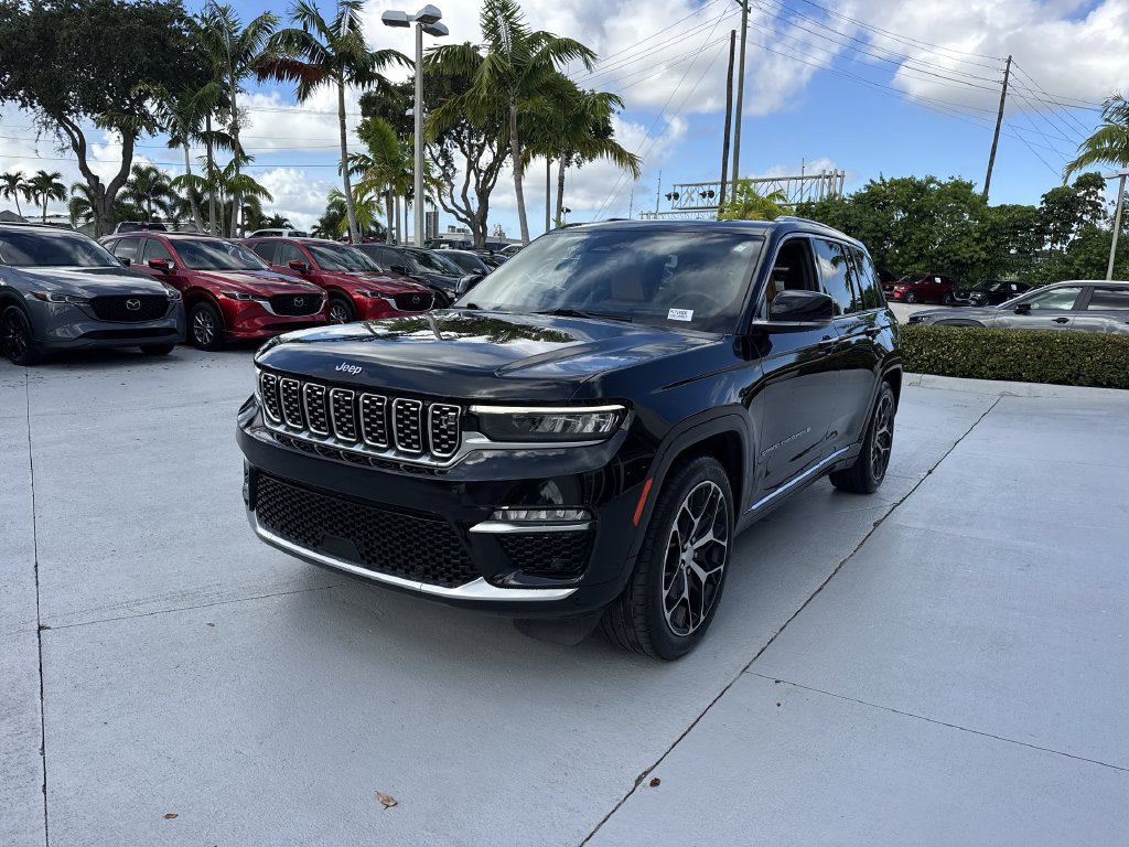 Used 2023 Jeep Grand Cherokee Summit AWD/4WD image 9