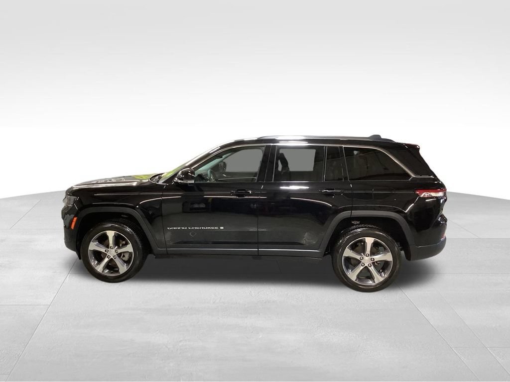 Certified 2023 Jeep Grand Cherokee Limited w/ Luxury Tech Group II AWD/4WD image 5