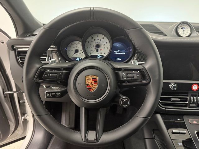 Used 2026 Porsche Macan GTS AWD/4WD image 17