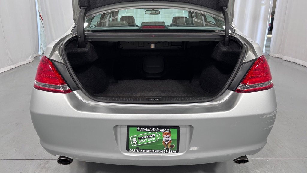 Used 2005 Toyota Avalon XLS image 28
