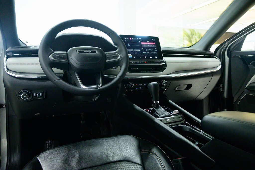 Used 2023 Jeep Compass Limited image 12