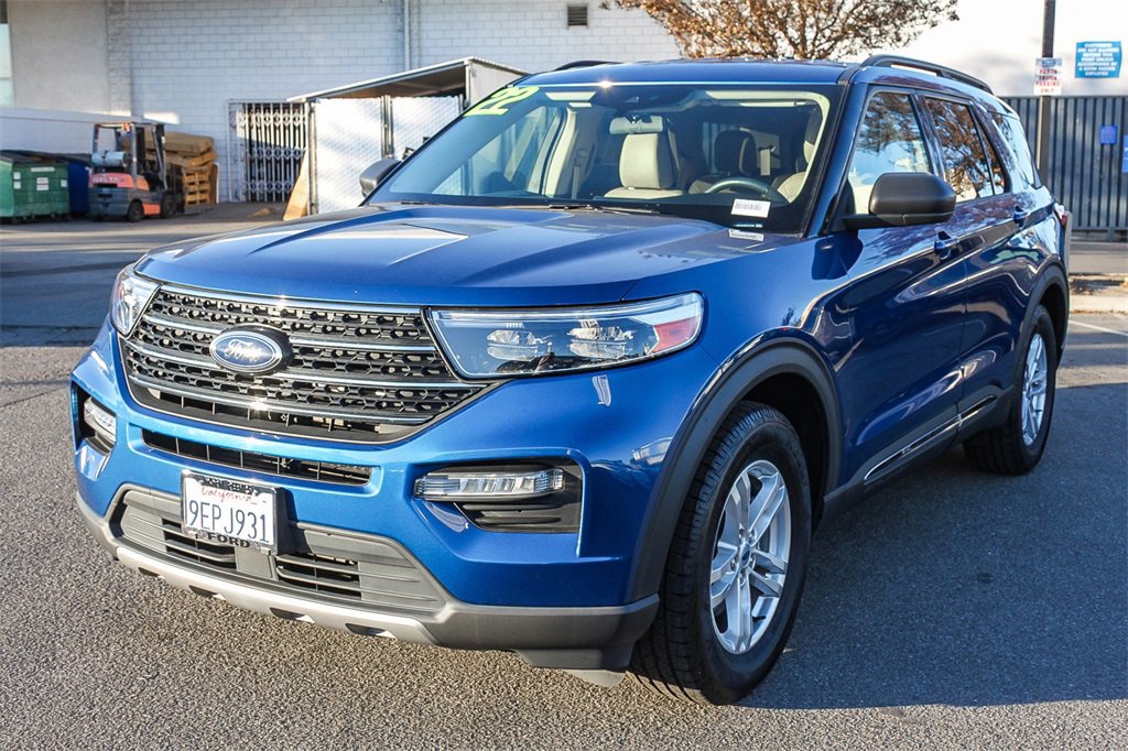 Used 2022 Ford Explorer XLT w/ Equipment Group 202A image 3