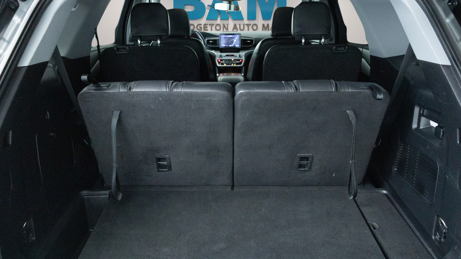 Used 2023 Ford Explorer XLT w/ Equipment Group 202A AWD/4WD image 27