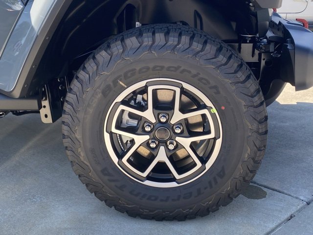 New 2025 Jeep Wrangler Unlimited Rubicon w/ Technology Group image 11