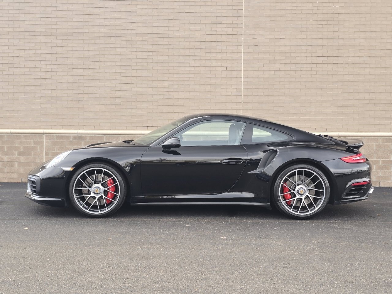 Used 2017 Porsche 911 Turbo image 2