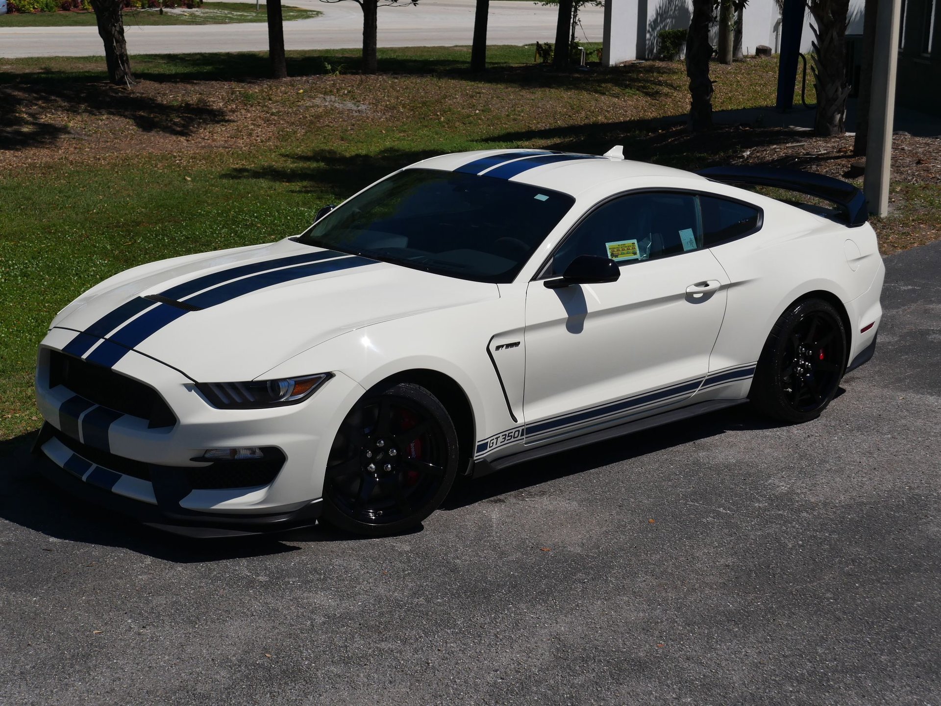 Used 2020 Ford Mustang Shelby GT350R w/ GT350R Equipment Group 920A RWD image 11