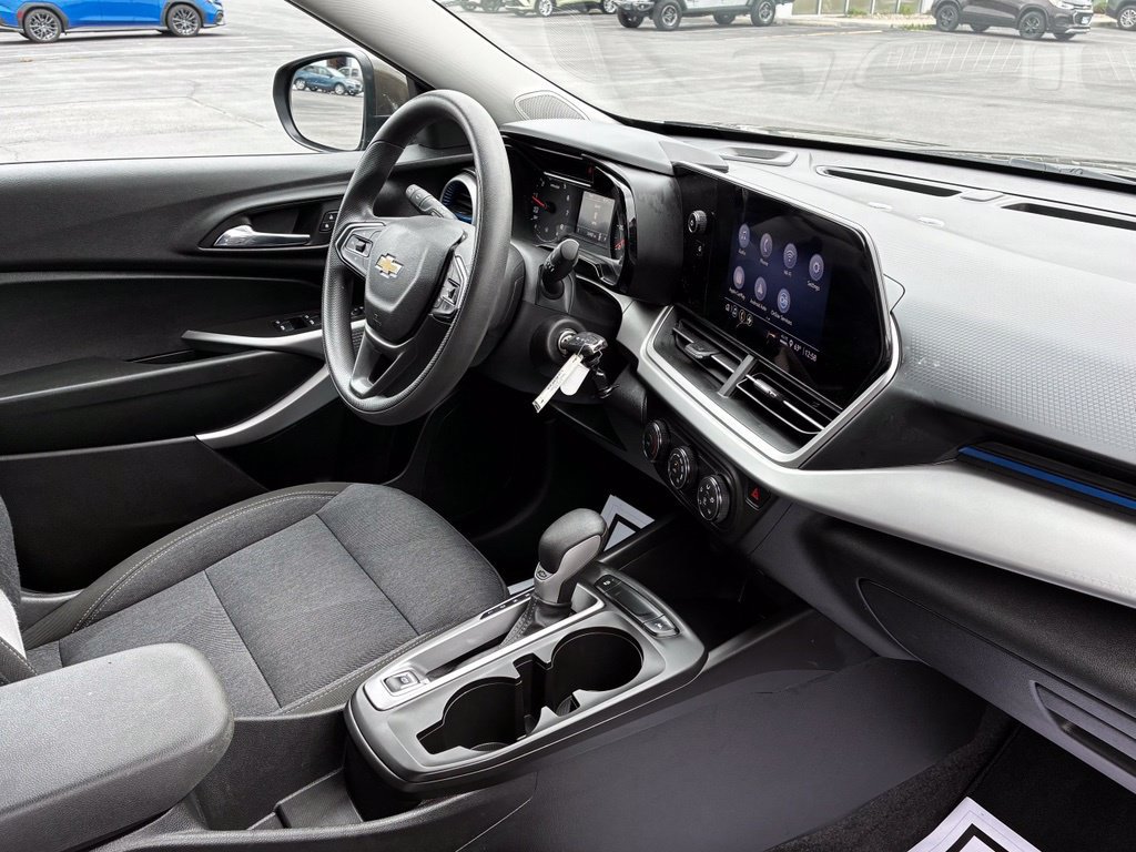Used 2024 Chevrolet Trax LS w/ LS Convenience Package FWD image 21