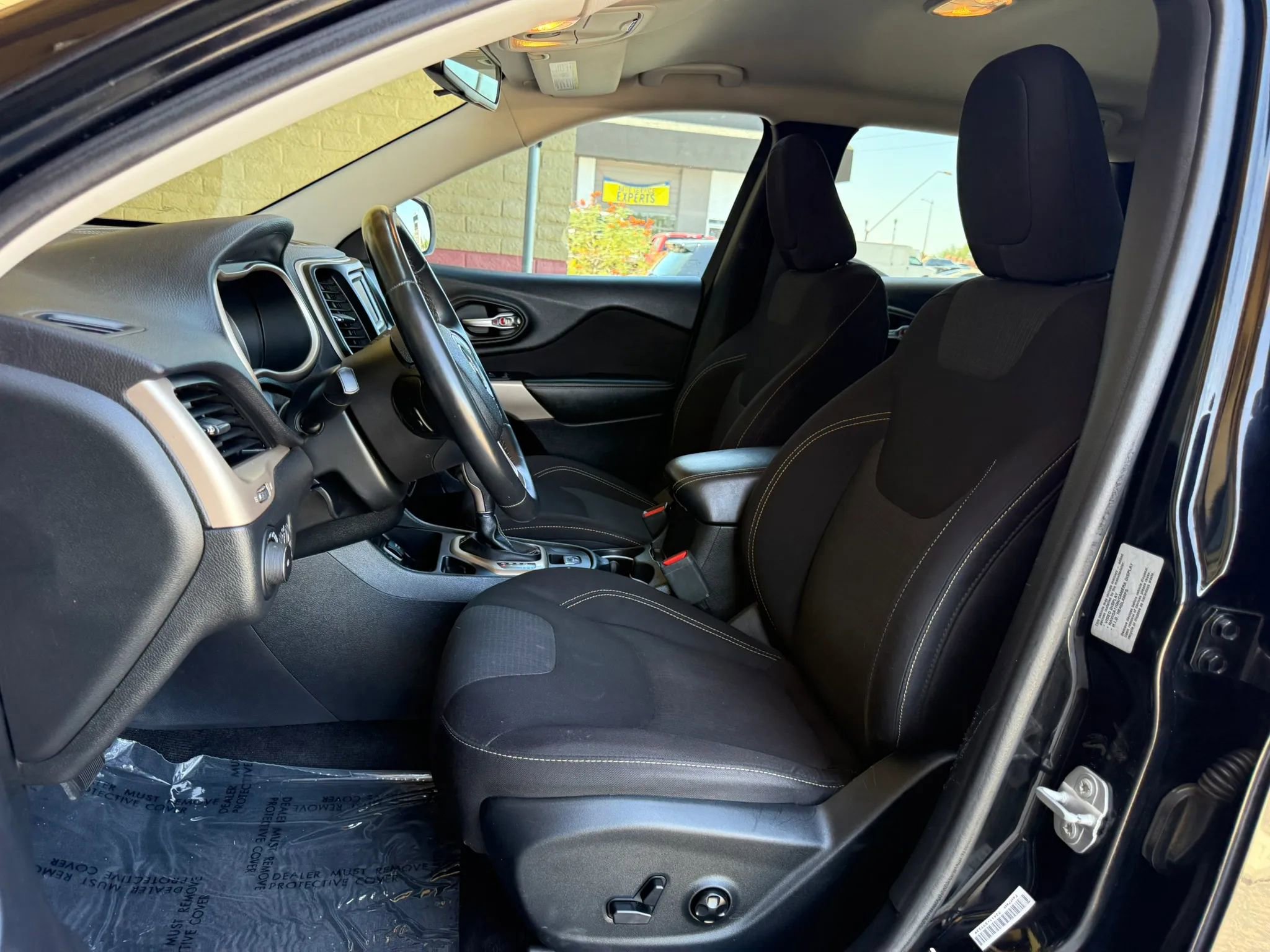 Used 2017 Jeep Cherokee Latitude w/ Safety/Convenience Group FWD image 17