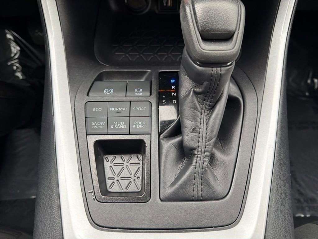 Certified 2025 Toyota RAV4 XLE AWD/4WD image 27