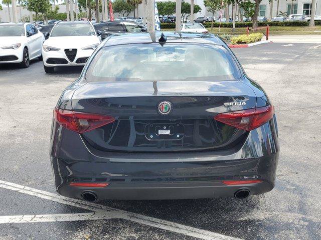 New 2023 Alfa Romeo Giulia Sprint RWD image 5