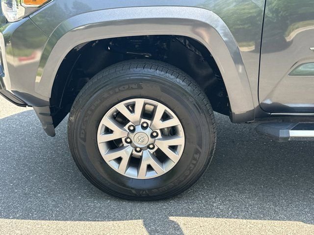 Used 2018 Toyota Tacoma SR5 RWD image 14