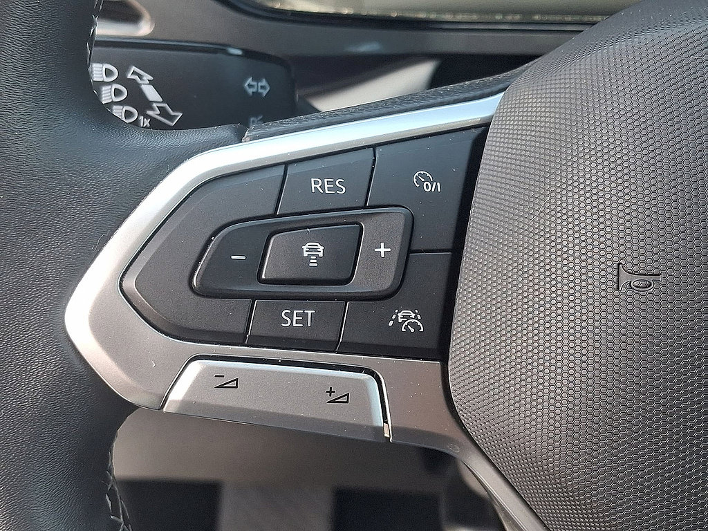 Used 2022 Volkswagen Taos SEL w/ Panoramic Sunroof Package AWD/4WD image 23