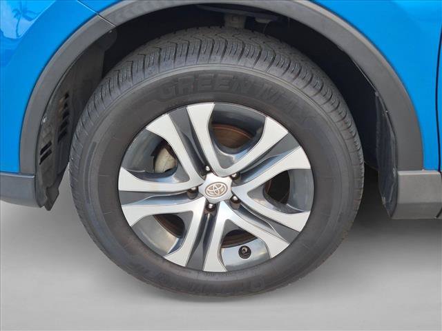 Used 2018 Toyota RAV4 LE FWD image 9