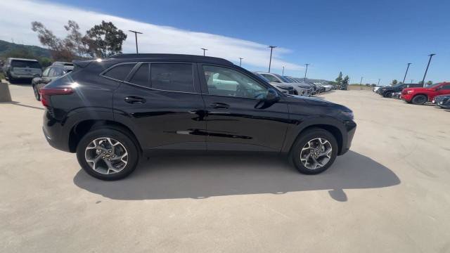 New 2026 Chevrolet Trax LT w/ LT Convenience Package FWD image 9