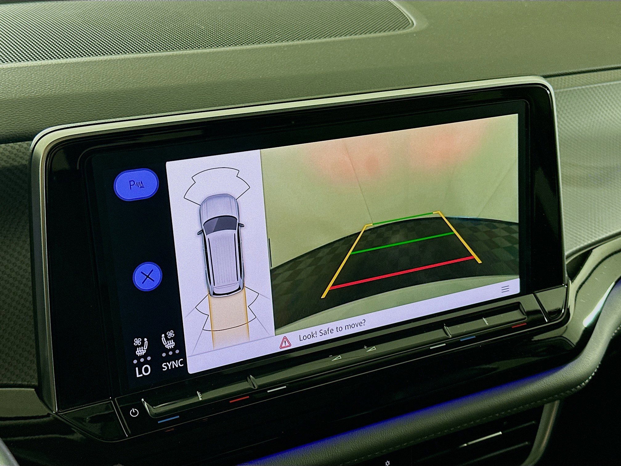 Used 2024 Volkswagen Atlas Peak Edition SE image 23