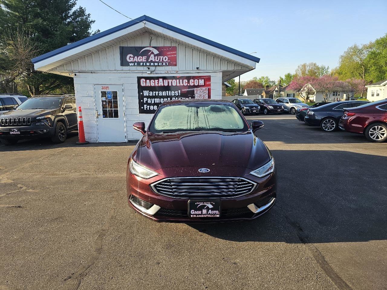 Used 2018 Ford Fusion SE w/ Equipment Group 602A FWD image 2