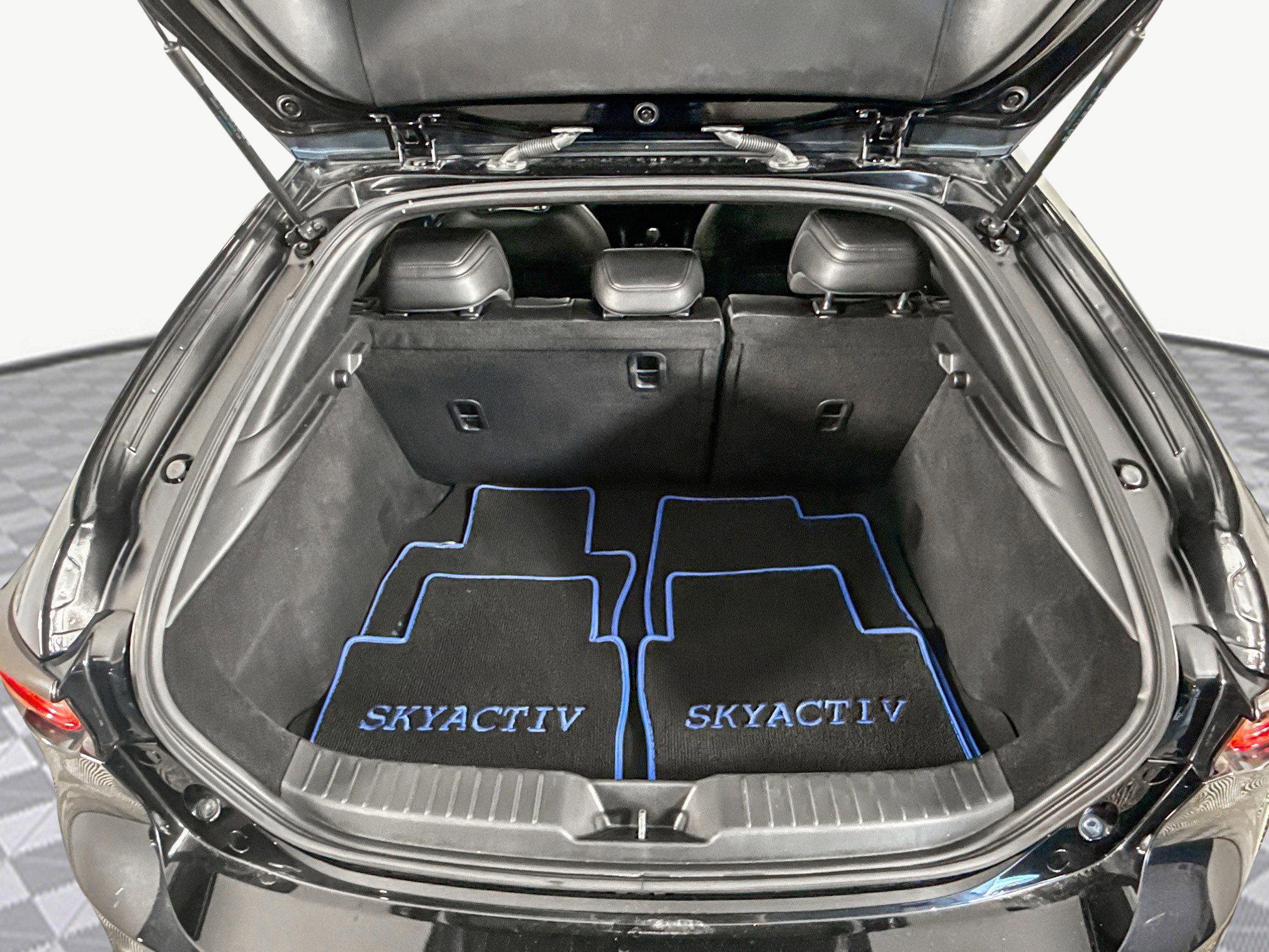 Used 2020 MAZDA MAZDA3 Hatchback w/ Premium Package image 35