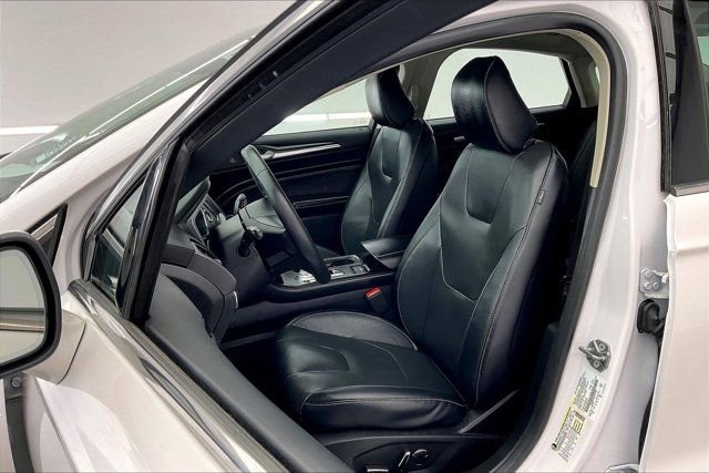 Used 2020 Ford Fusion Energi Titanium image 17