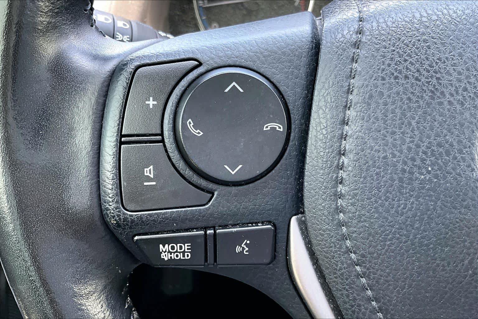 Used 2018 Toyota RAV4 Limited FWD image 21
