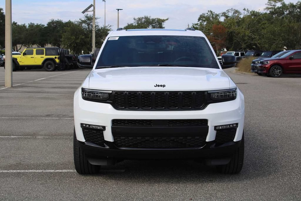 New 2027 Jeep Grand Cherokee Limited RWD image 8