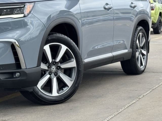 Used 2025 Honda Pilot Touring image 11