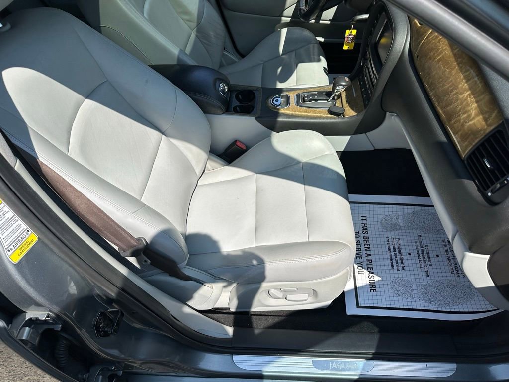 Used 2005 Jaguar S-TYPE R image 22